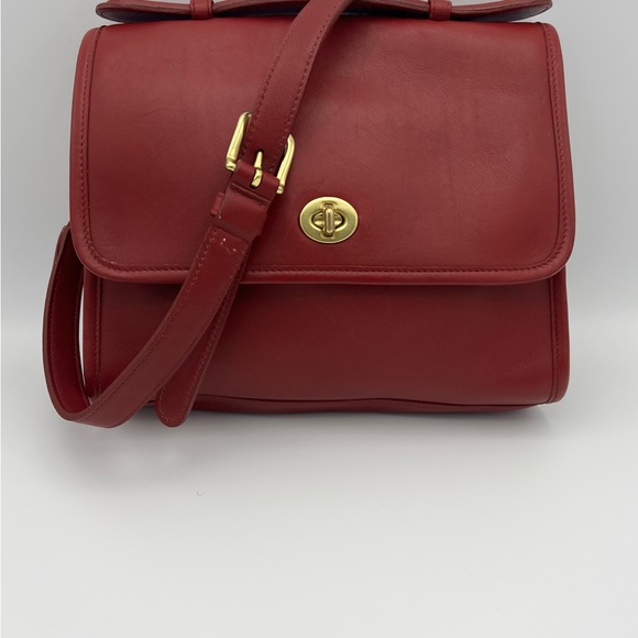 Elegant Vintage Red Leather Coach Court Shoulder Bag - Picture 1 of 15